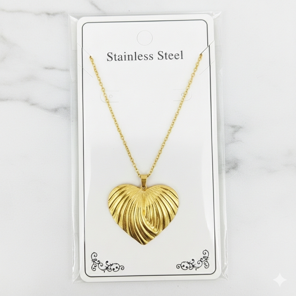 Elegant Gold Heart Pendant Necklace